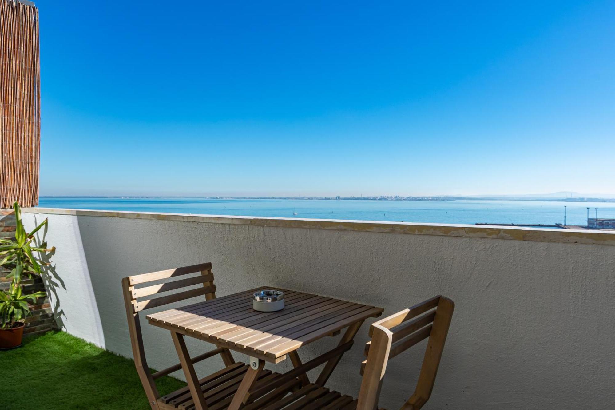 Cacilhas Riverview! Almada Exterior photo